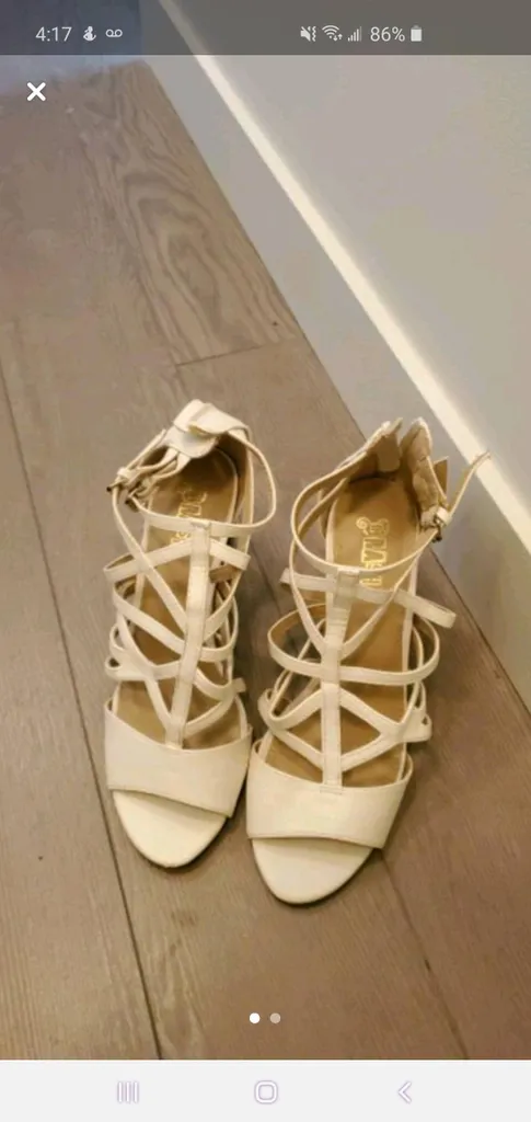 White Sandles photo 1