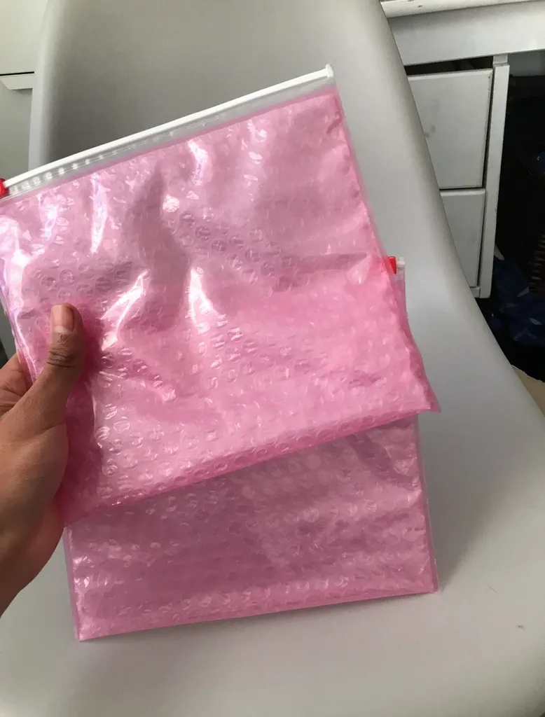 glossier bags photo 1