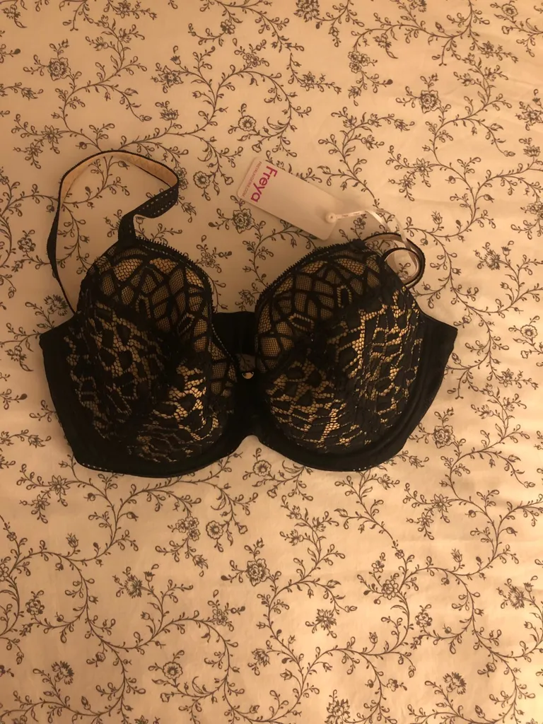 BNWT Bras (US32G/UK32F) photo 1