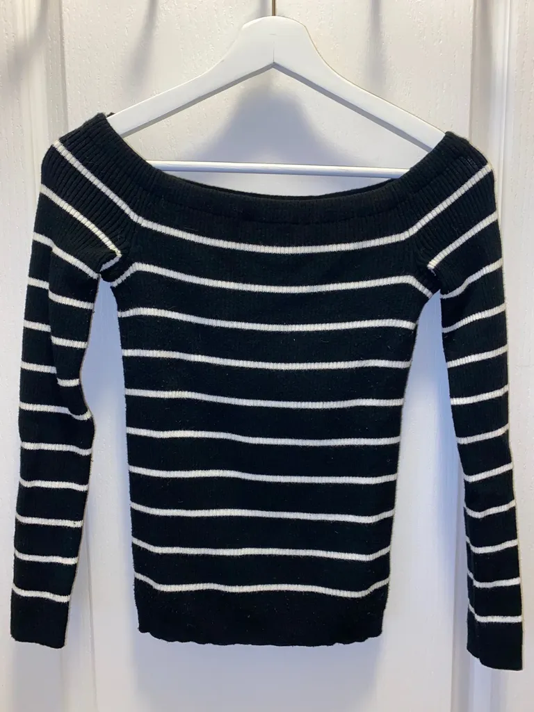 AE Off the Shoulder XS photo 1