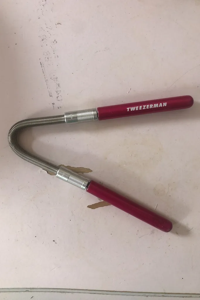 Tweezerman Twist & Roll Tweezers photo 1