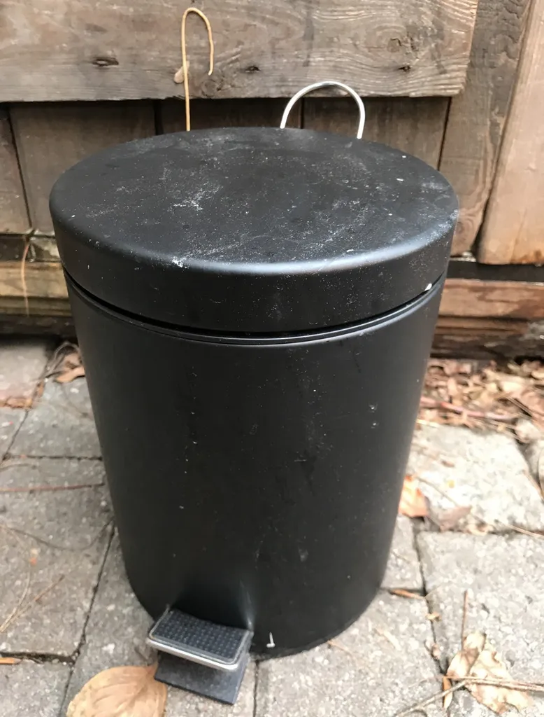 Mini Garbage With Lid photo 1
