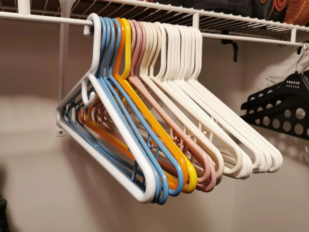 Plastic clothes hangers photo 1