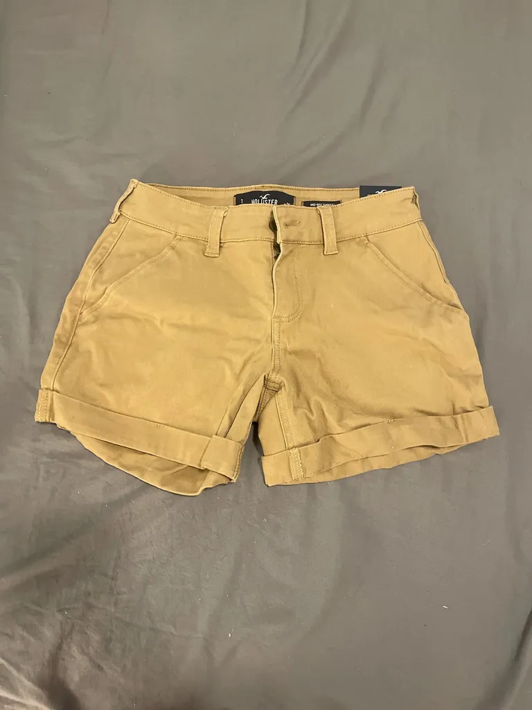 BNWT Short photo 1
