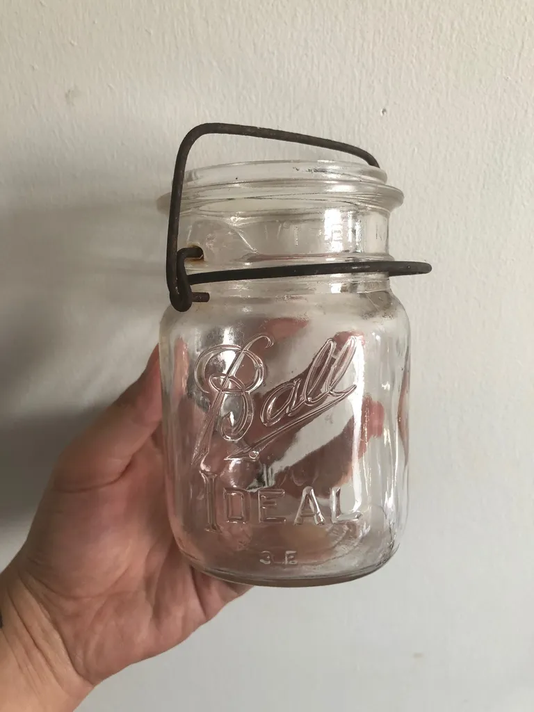🆓 Glass Wire Jar photo 1