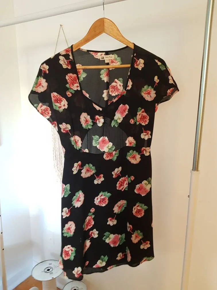 Keyhole Back Dress photo 1