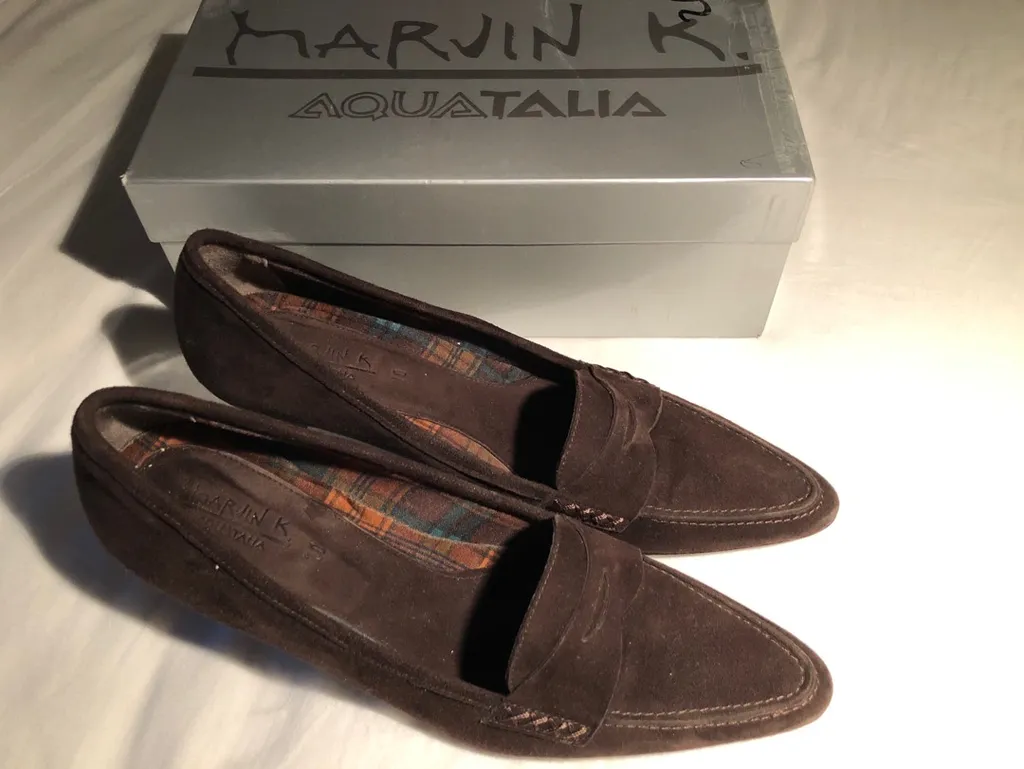 Aquatalia kitten heel pumps photo 1