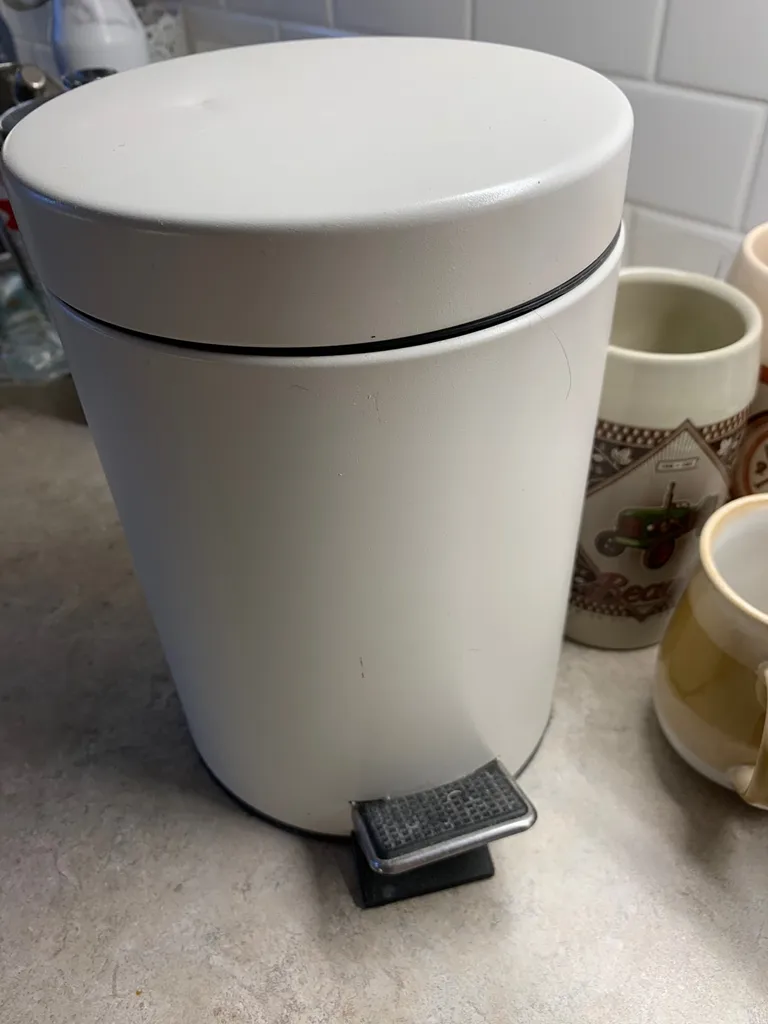 Small Garbage Can photo 1