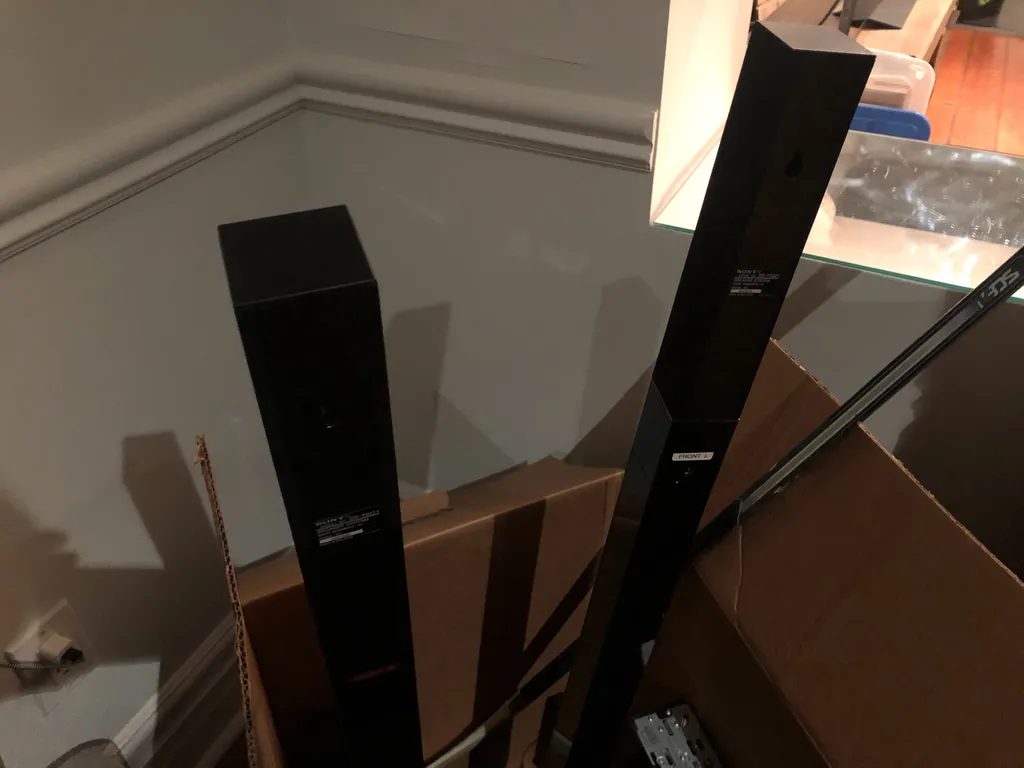 5 speaker Sony soundsystem photo 1