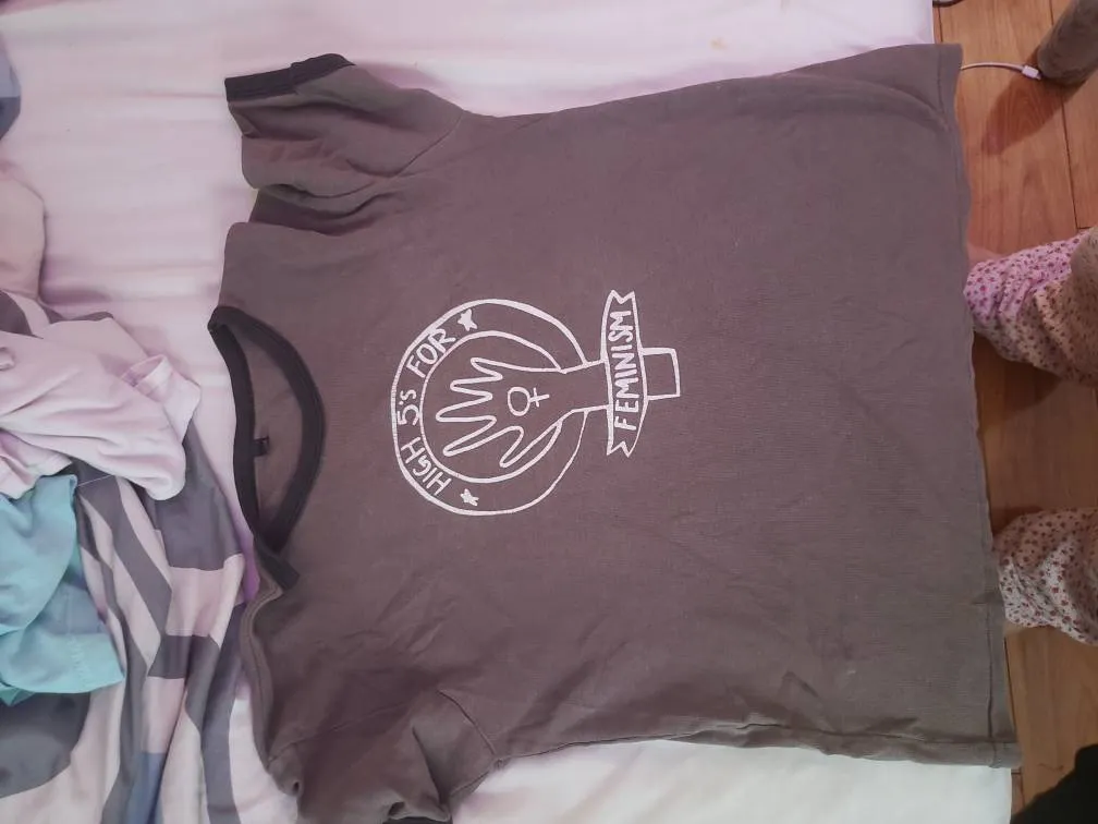 High Fives For Feminism T-Shirt (M) photo 1