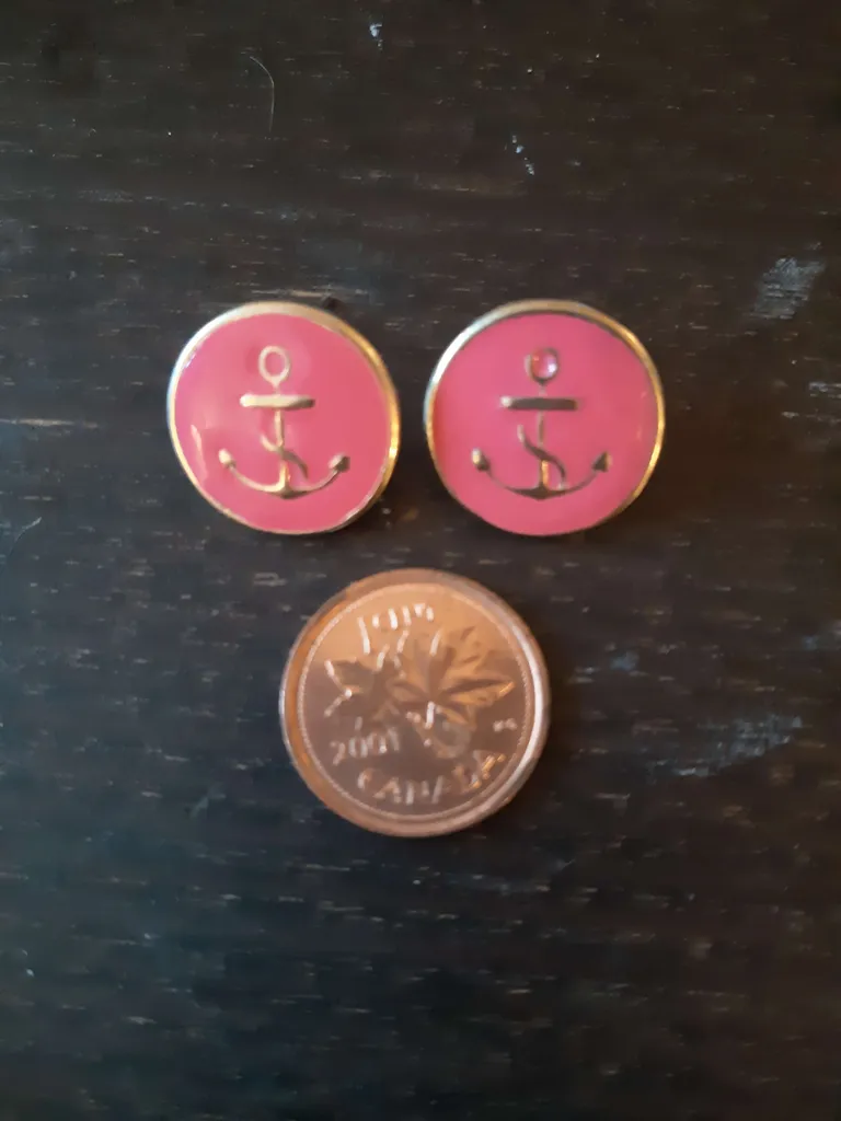 Pink stud earrings photo 1