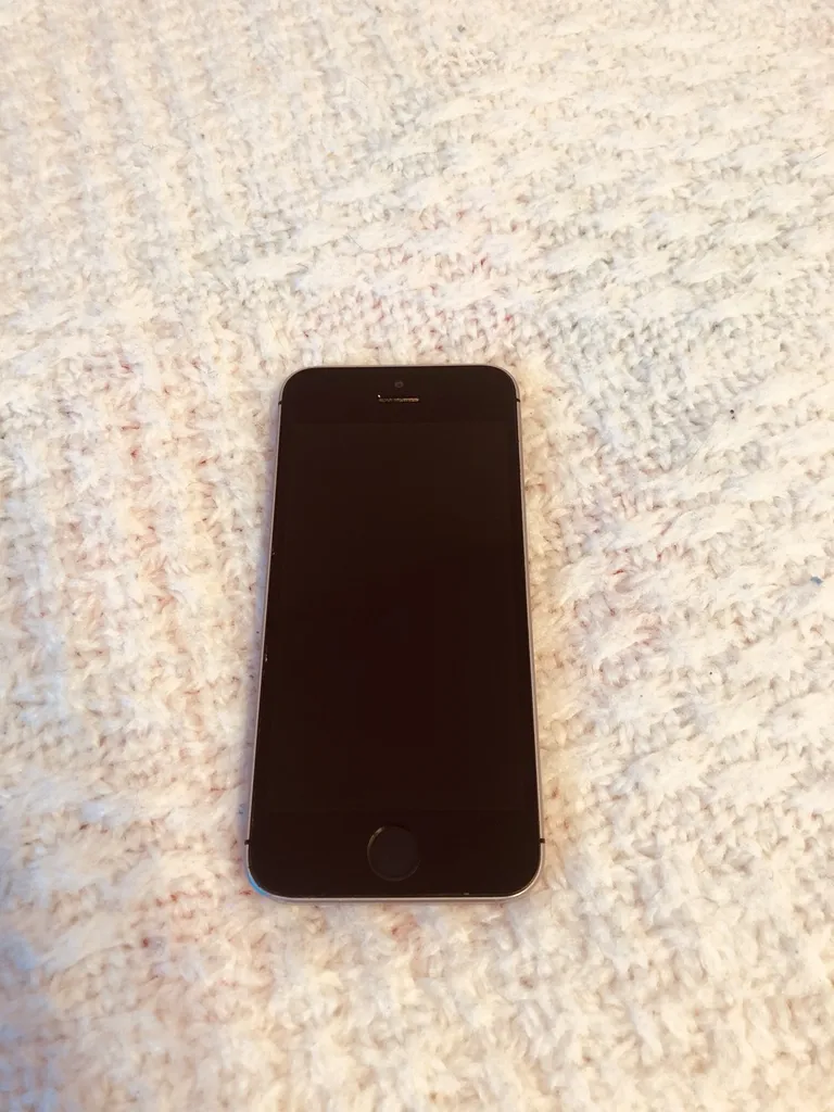 Working iPhone SE photo 1