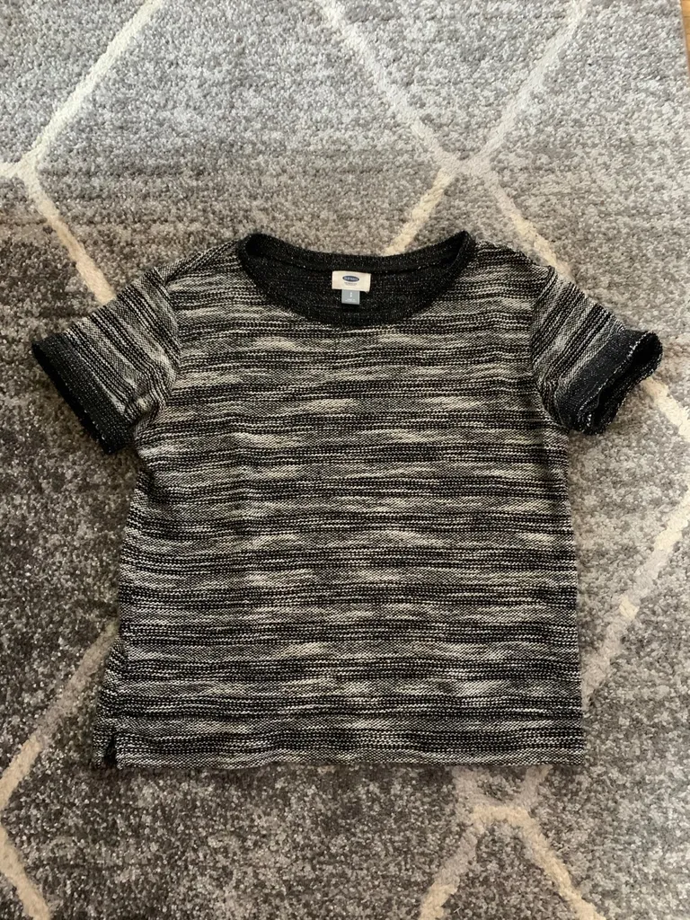 Old Navy T-shirt photo 1