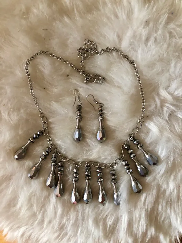 Dangly Ne Lace And Earring Set photo 1