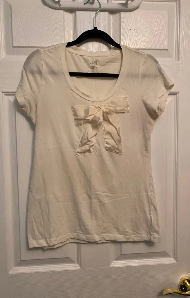 Joe Fresh - Tshirt With A Bow - Size Large photo 1