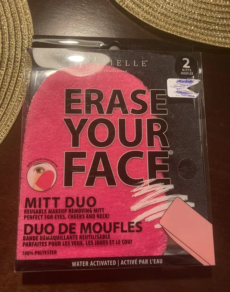 Erase Your Face Mitt photo 1