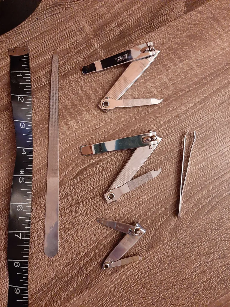 Tweezers, nail clippers and metal file. photo 1