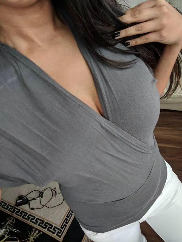 Grey Top  With Cute Back S photo 1