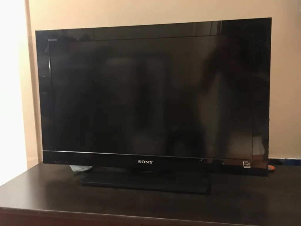 Sony TV Television Set 32” photo 1