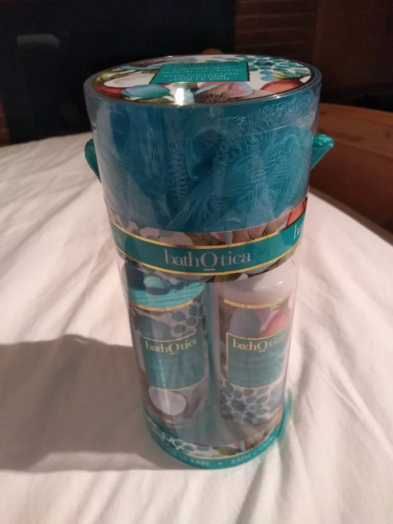 Coconut Shea Bath Set BNIB photo 1