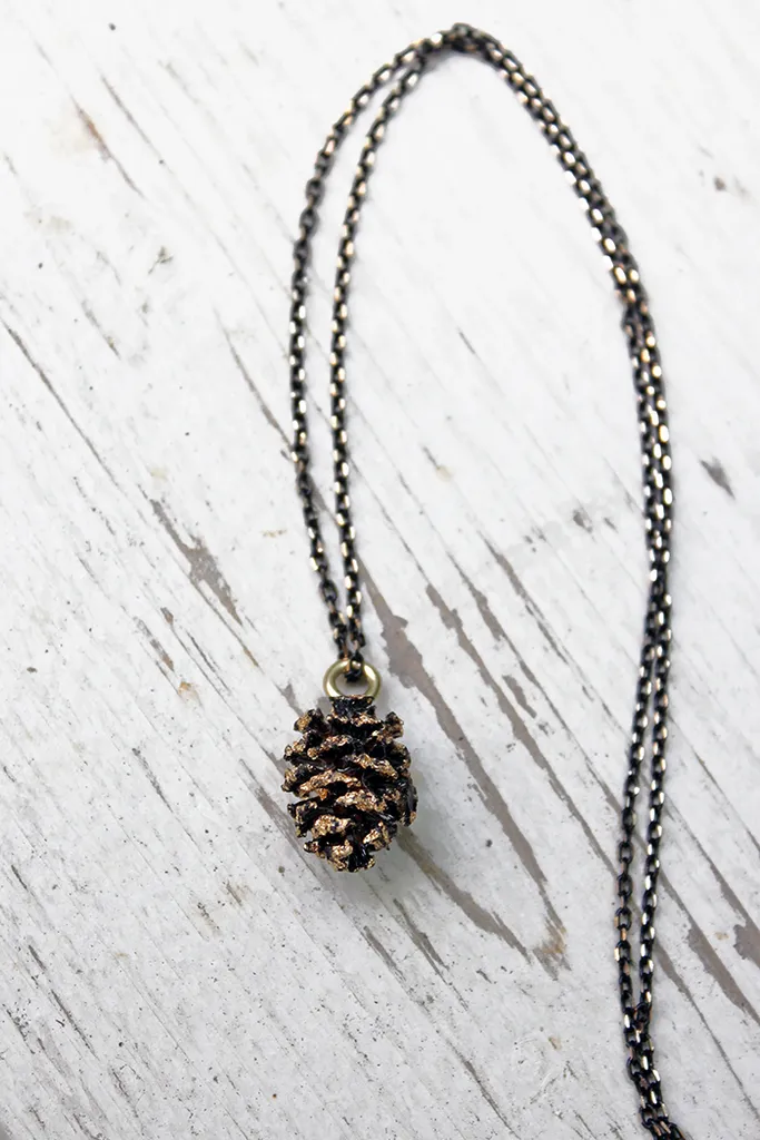 Alder cone necklace photo 1