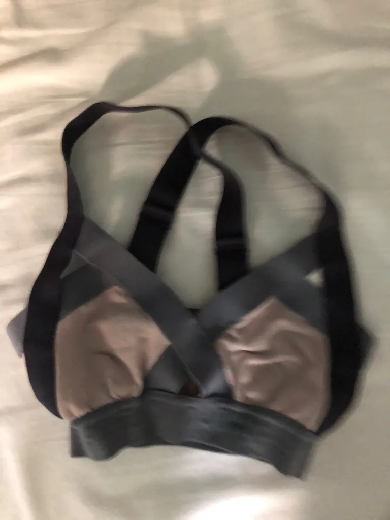 aritzia community bra photo 1