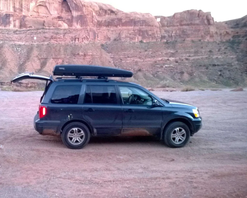 Thule Rooftop Cargo Carrier - LOAN/BORROW photo 1