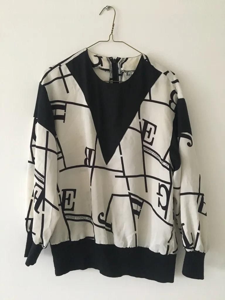 Cool Japanese / Parisian Pullover! photo 1