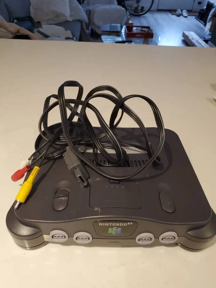 Nintendo N64 Console photo 1