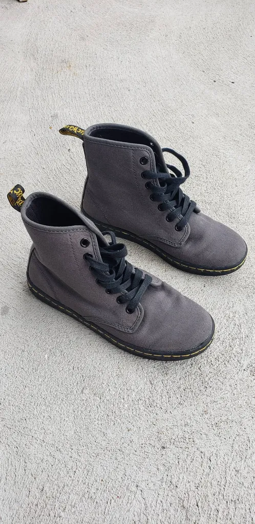 Sz 5 Canvas Dr. Martens photo 1