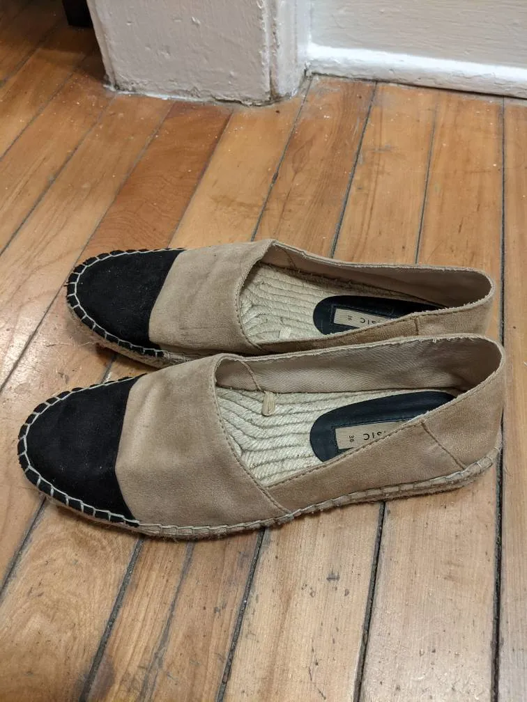 Zara Beige And Black Slip-on Shoes photo 1