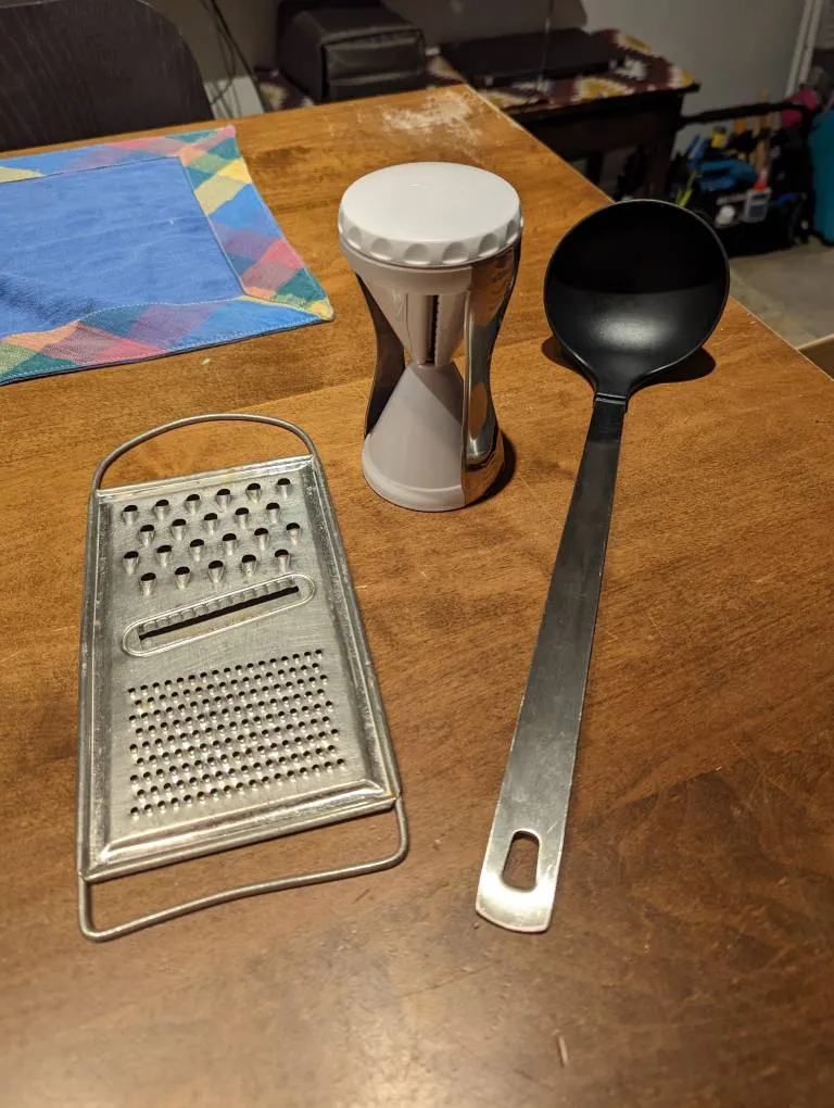 Various Kitchen Tools - Spiralizer Veggetti, Grater, Big Ladle photo 1