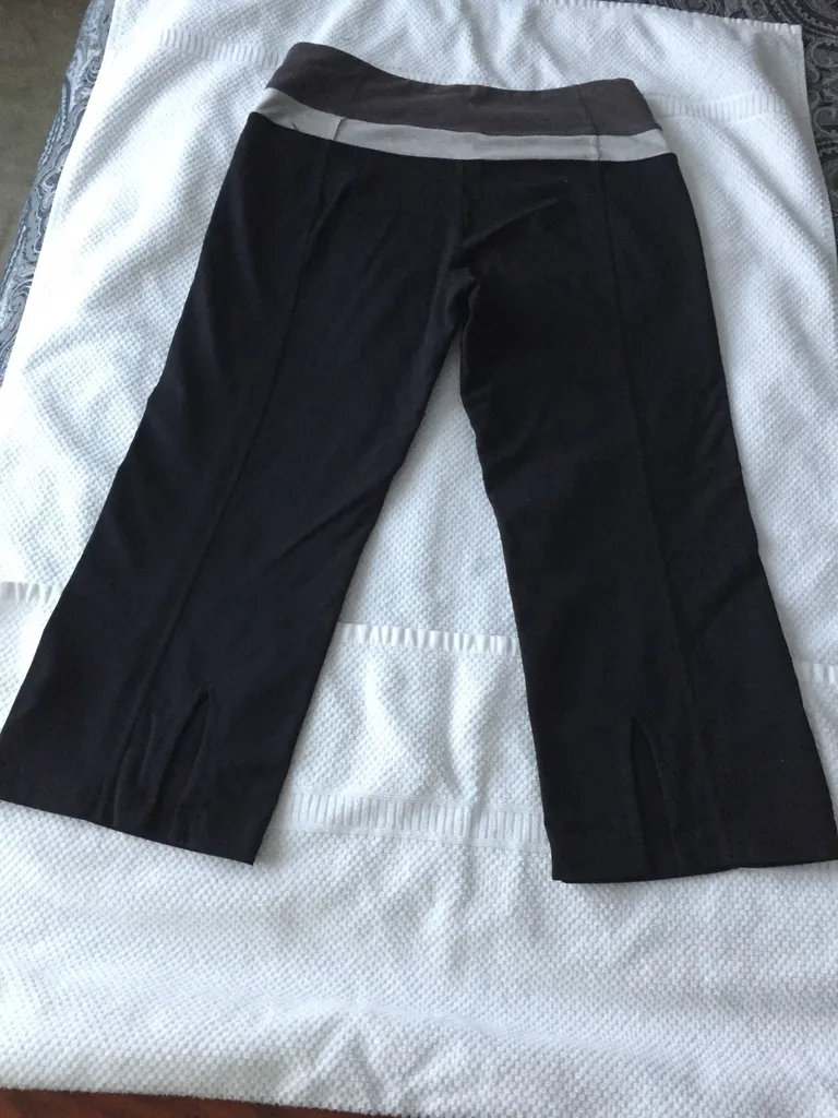 Capri Black Leggings (3/4 Length) Size Small photo 1