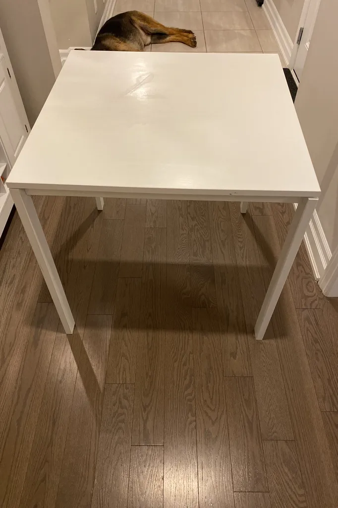 White Table photo 1