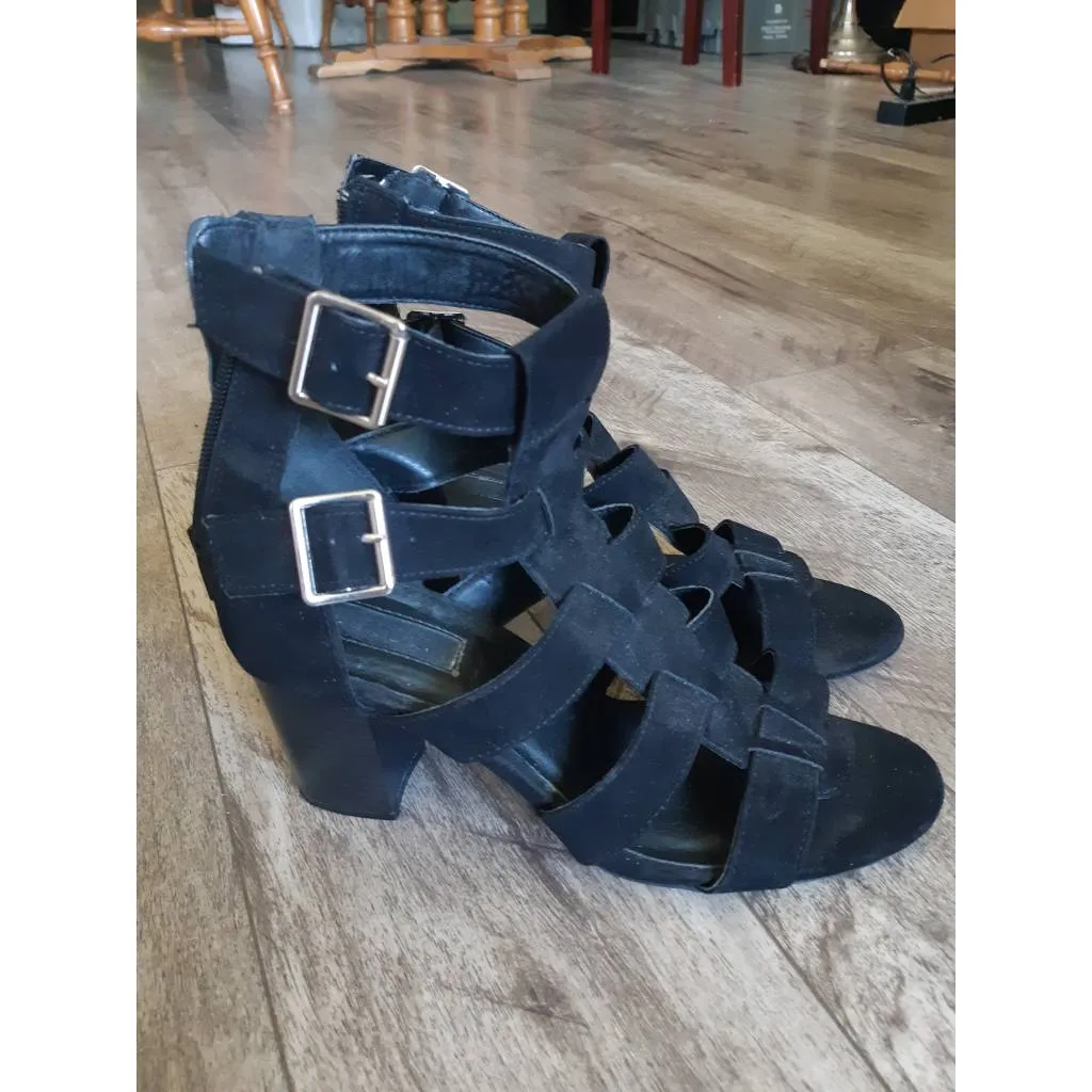 Sz 9.5 Vintage Strappy Chunky Heels photo 1