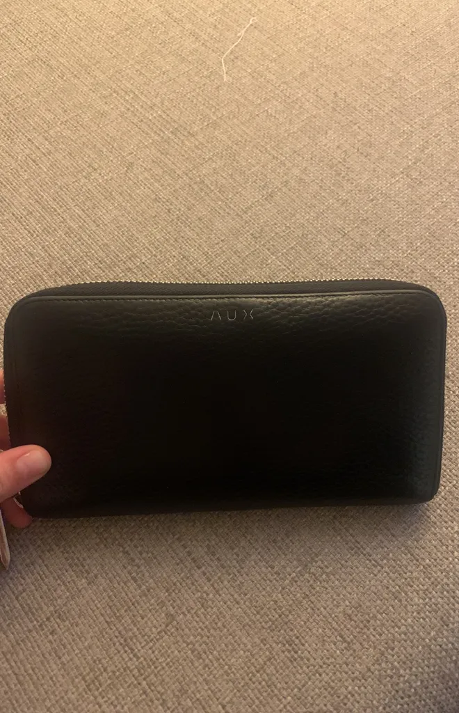 Aritzia Wallet photo 1