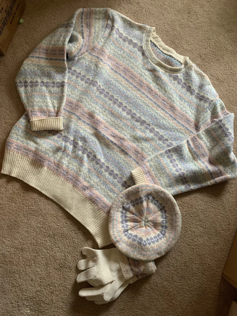 🍭 90s Vintage Knitted Sweater With Matching Gloves/Beret photo 1
