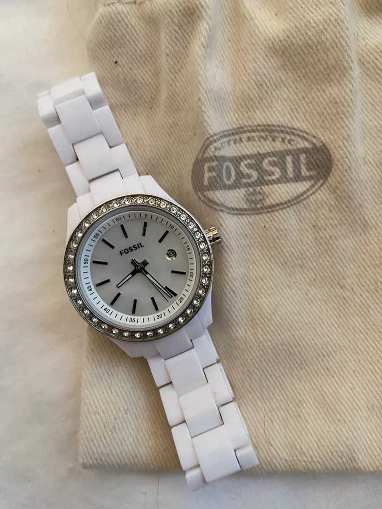 White Fossil Watch photo 1
