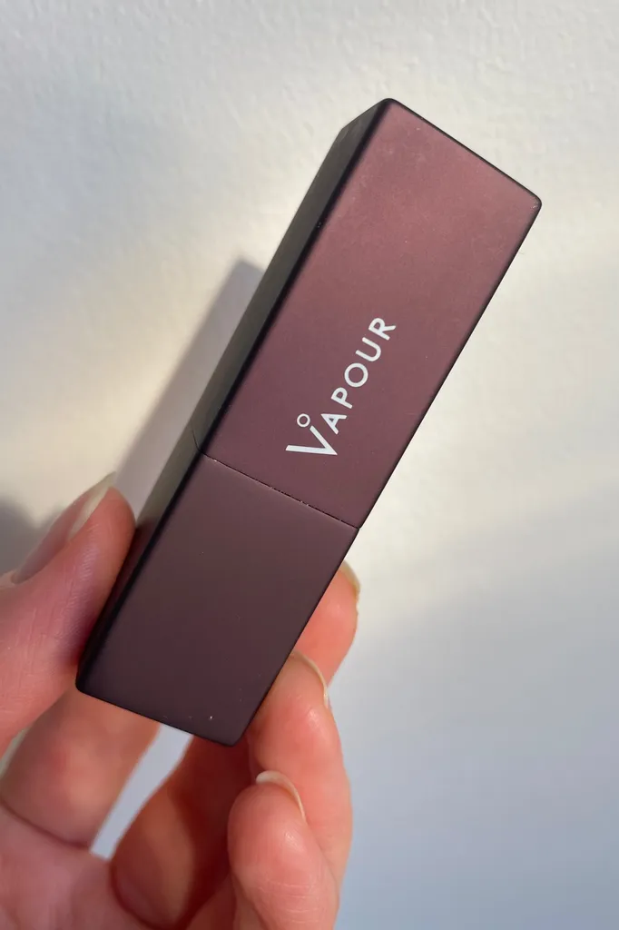 🧡 Vapour Beauty High Voltage Matte Lipstick photo 1