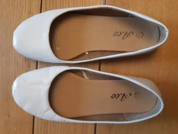 White Flat Shoes Size 7 photo 1