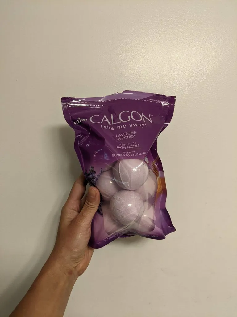 Lavender Honey Bathbombs photo 1