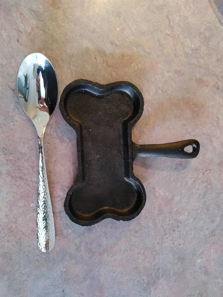 Cast Iron Dog Bone Pan photo 1