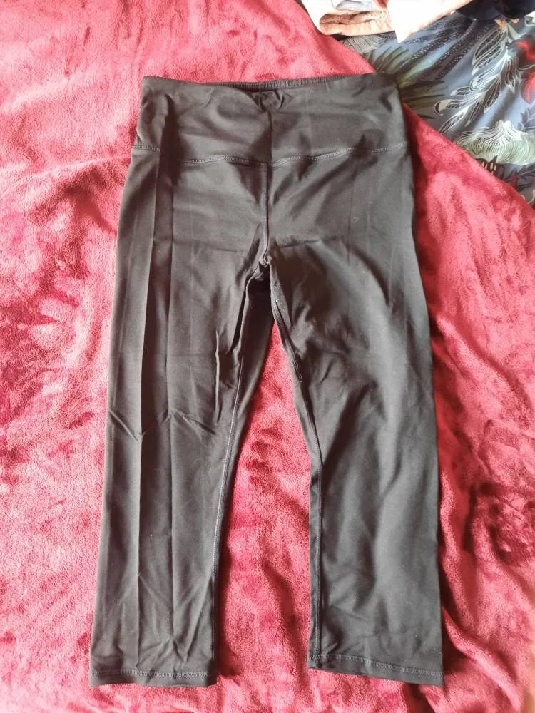 Medium Capri Workout Leggings photo 1