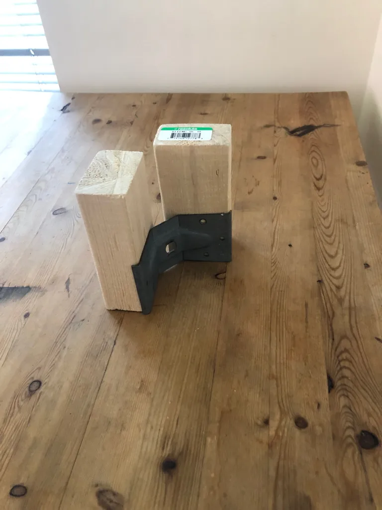 Corner brackets (x 4) photo 1