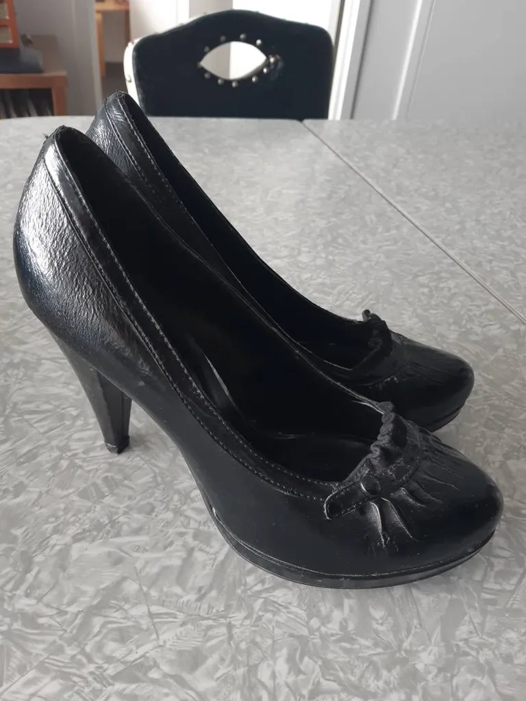 Size 9 Black High Heels photo 1