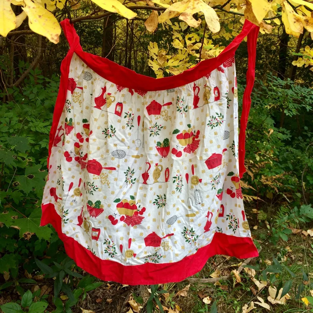Sweeeeet Vintage Apron photo 1