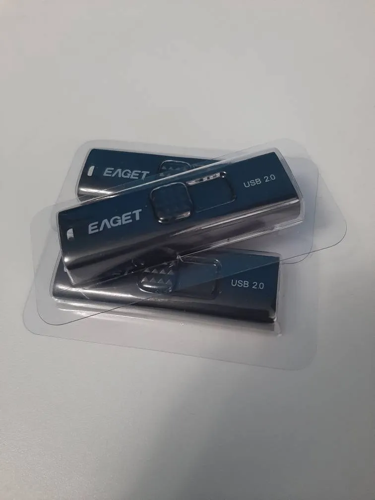 16GB USB 2.0 Flash Drive photo 1