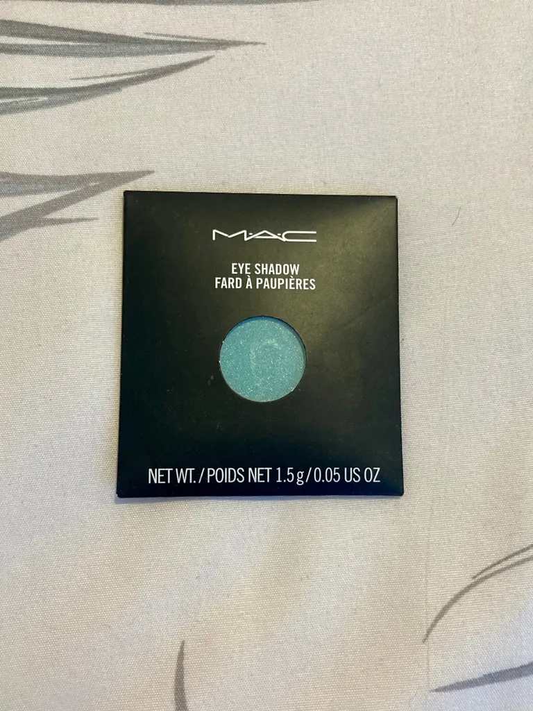 BNIP Mac Sparkly Blue Eyeshadow photo 1