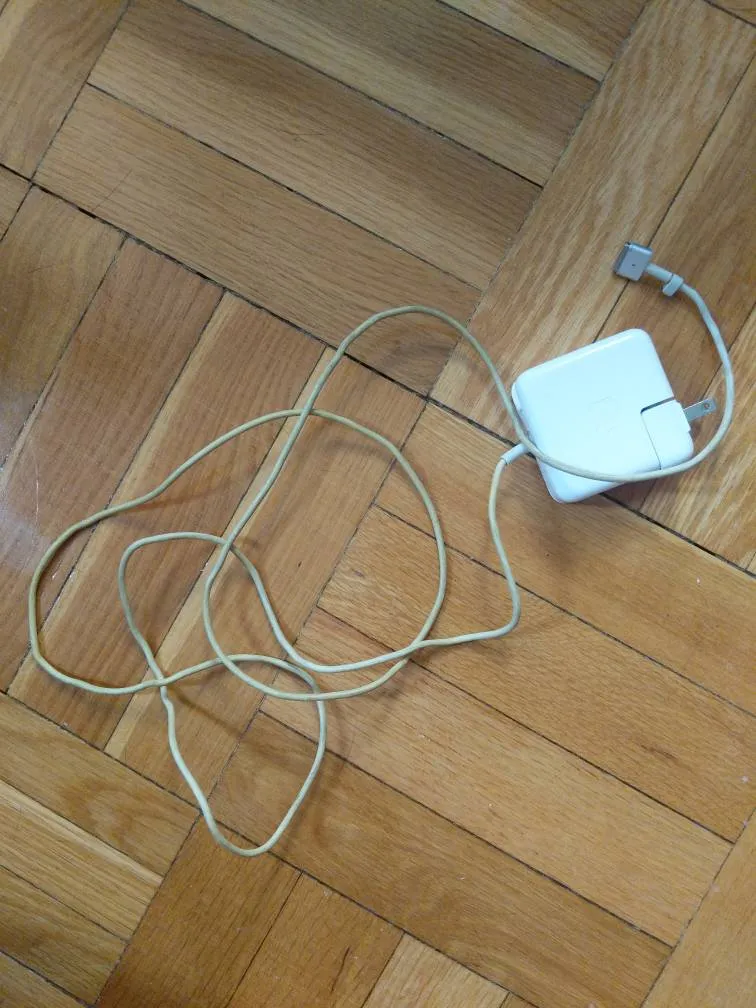 Mac book charger photo 1