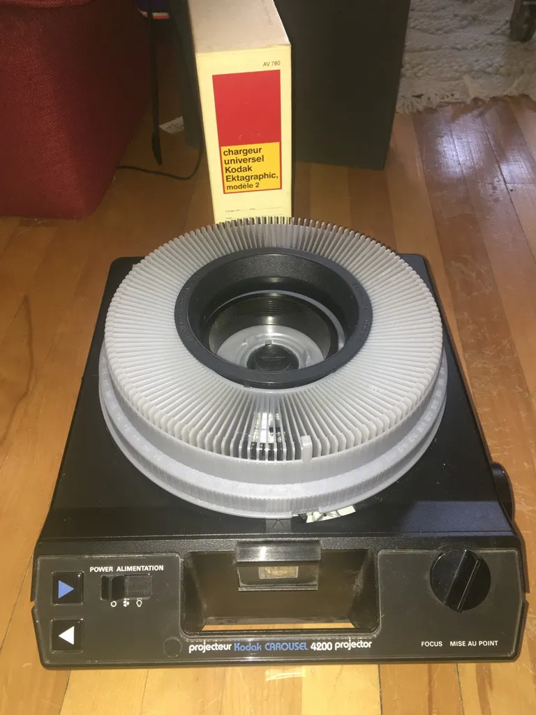 Kodak Carousel 4200 Slide Projector photo 1